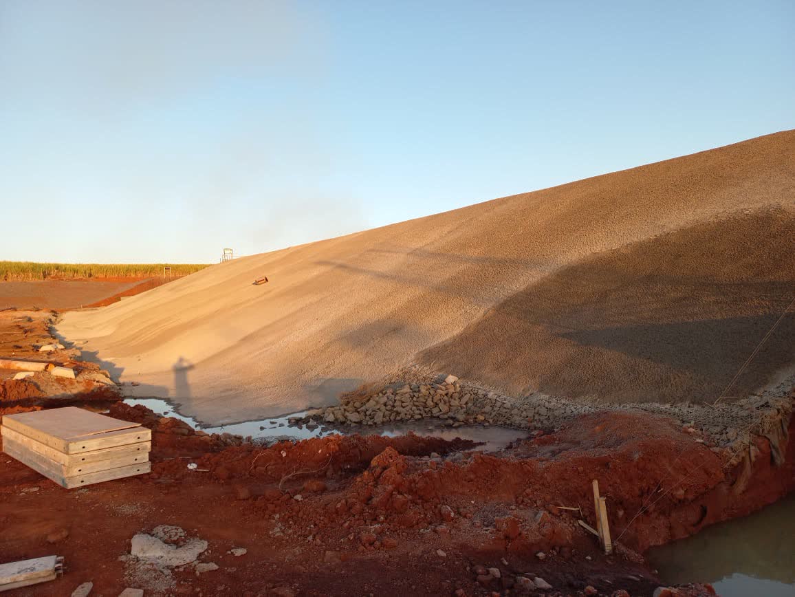 Concreto projetado em barragem