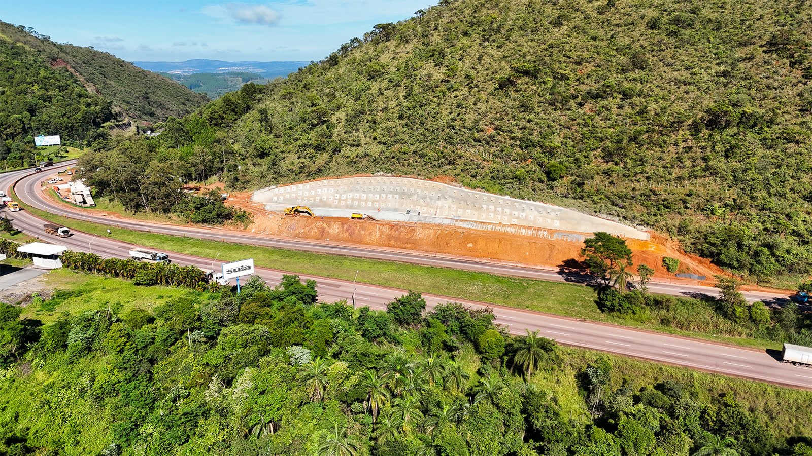 KM 521 e 522 — Rodovia em Brumadinho em Brumadinho/MG. Concreto projetado, Solo grampeado.